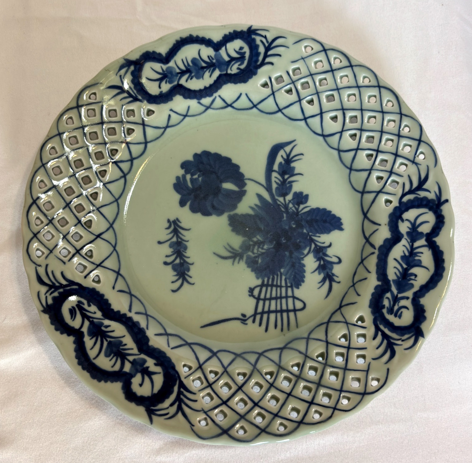 Vintage Da Qing Qianlong Blue Celadon Porcelain Pierced Reticulated Plate 9.75\