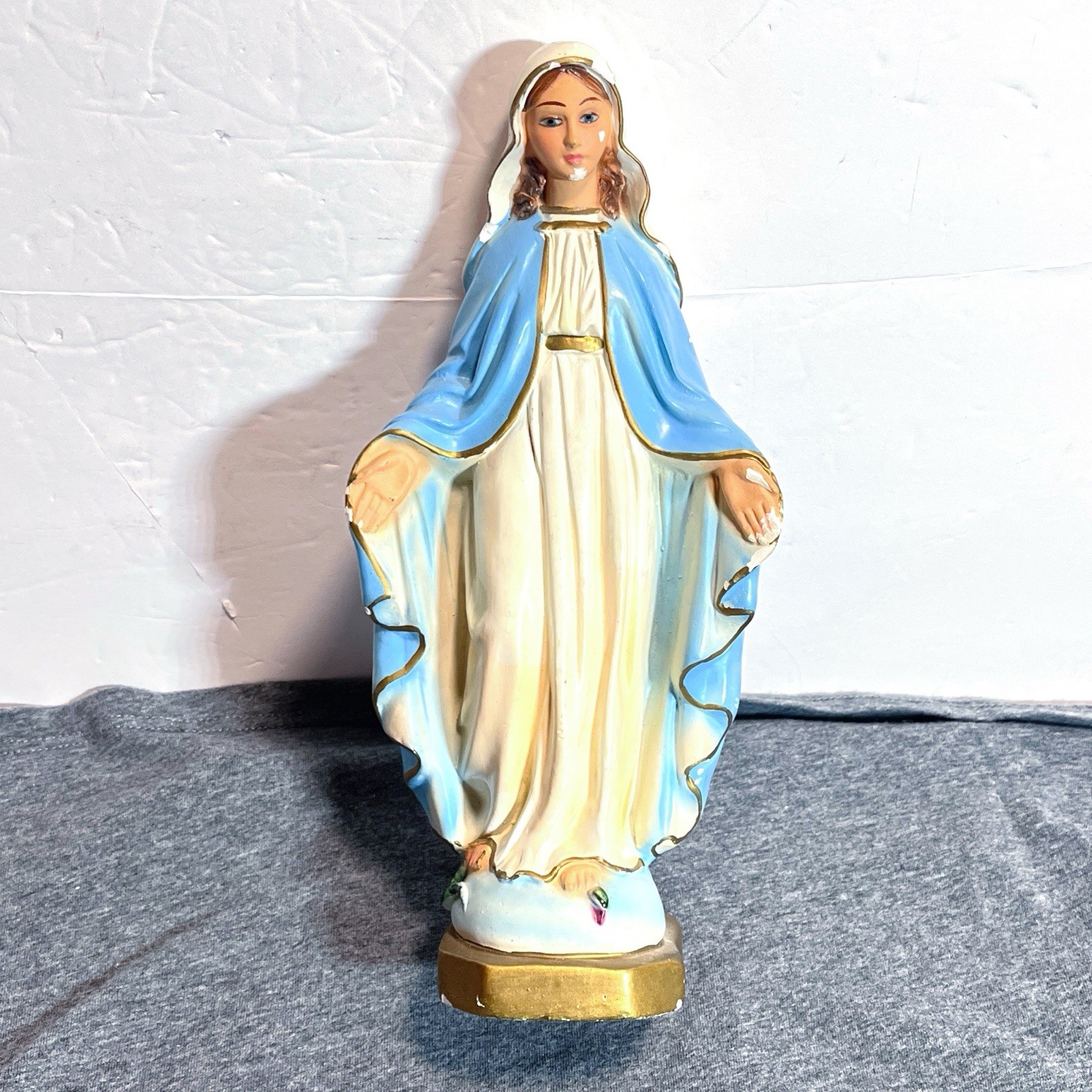 Vintage Virgin Mary Chalk Statue Our Lady Of Grace Plaster Made In Italy 9 1/2” Vintage Virgin Mary Chalk Statue Our Lady Of Grace Plaster Made In Italy 9 1/2”
