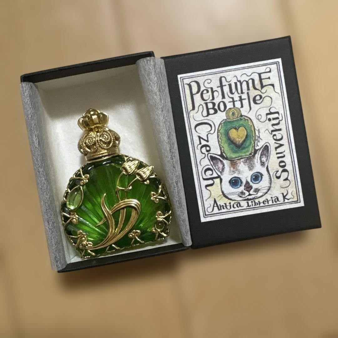 Yuko Higuchi Boris Zakkaten Czech Glass Perfume Bottle Green Cat Box New Yuko Higuchi Boris Zakkaten Czech Glass Perfume Bottle Green Cat Box New