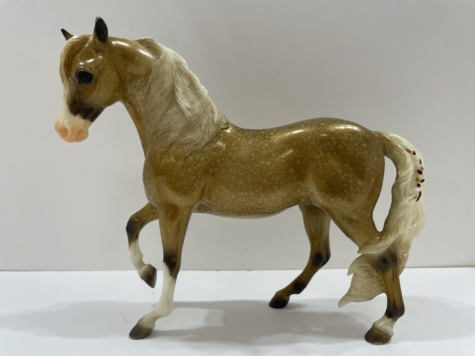BREYER #700404 “GLITTERY”~2004 HOLIDAY~DAPPLED GOLD MARABELLA~HORSE ONLY