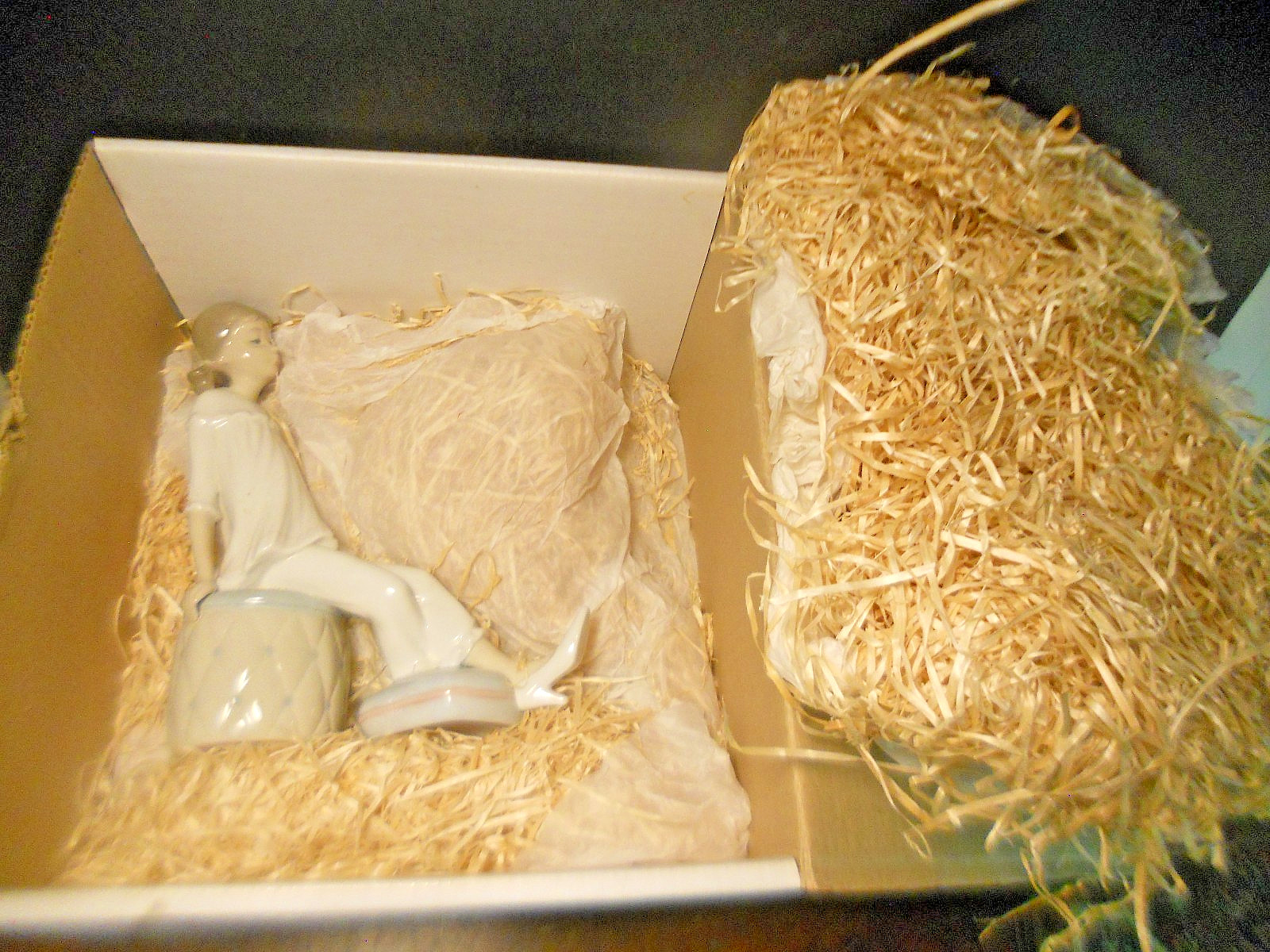 LLADRO 1084 GIRL With MOTHER'S SHOE Figurine ORIG BOX Mib Nice RETIRED w BOX LLADRO 1084 GIRL With MOTHER'S SHOE Figurine ORIG BOX Mib Nice RETIRED w BOX