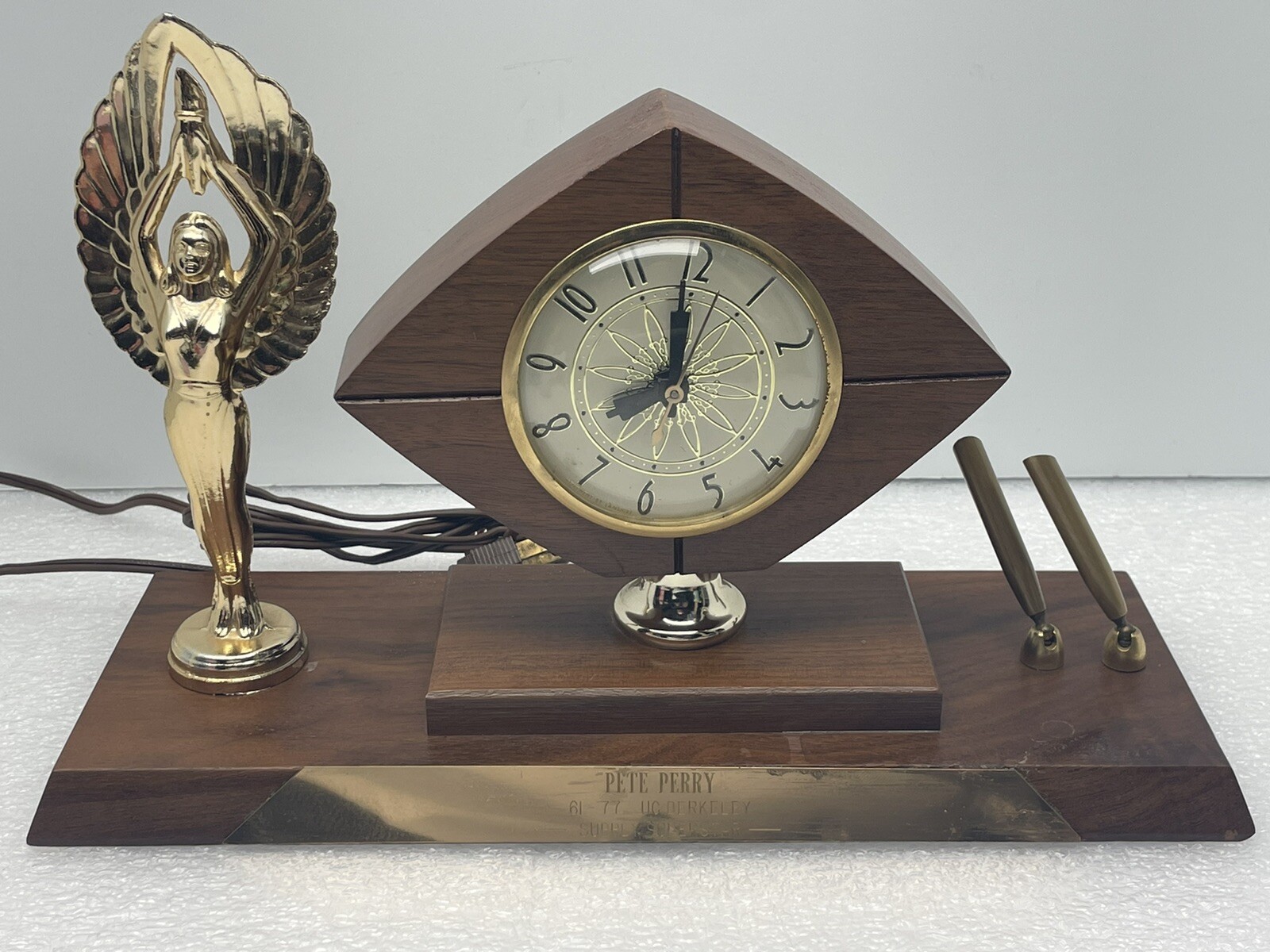 VTG 1971 UC BERKELEY PETE PERRY DESK CLOCK AWARD PEN HOLDER LANSHIRE MVMT (PARTS