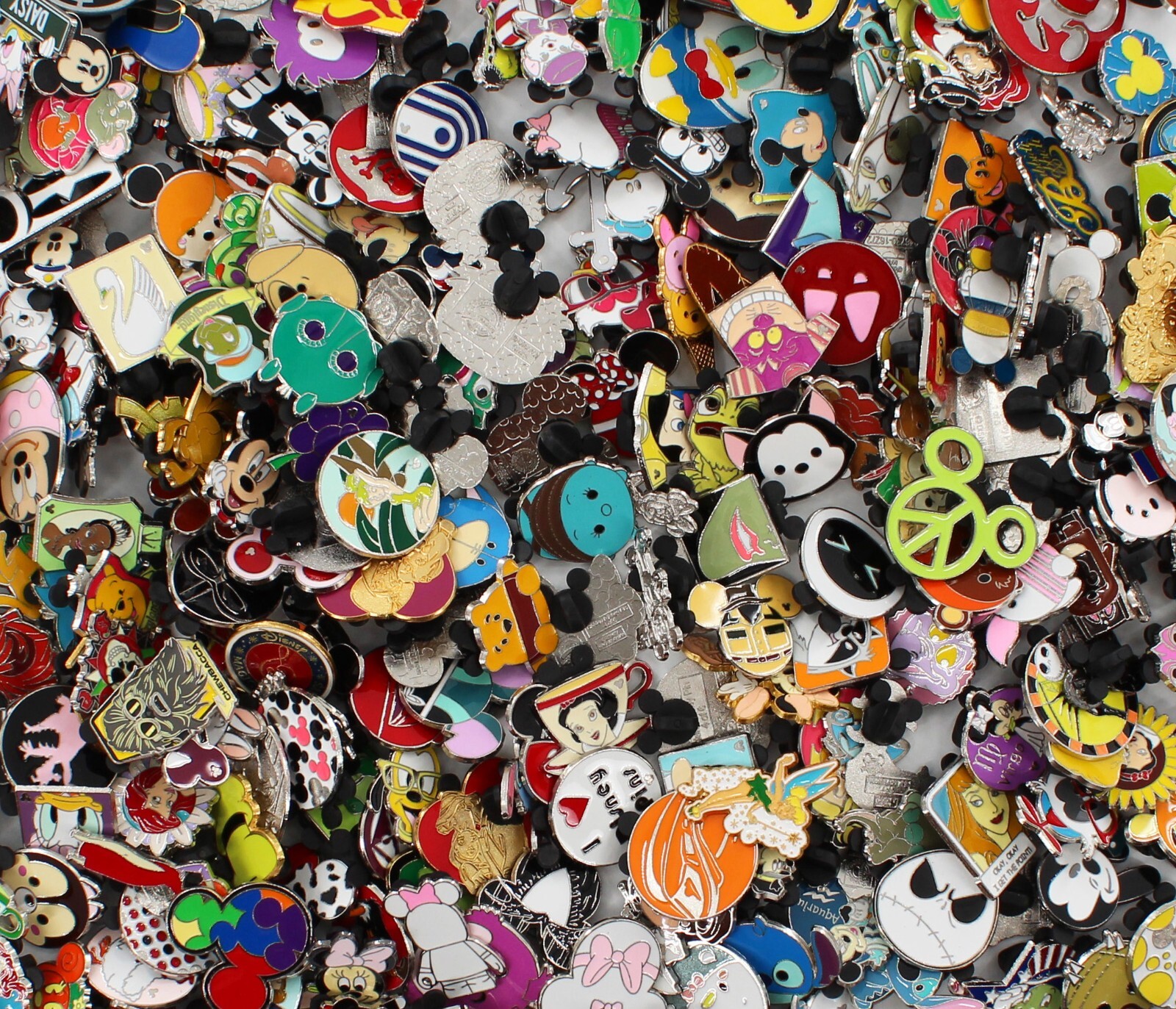 250 Disney Trading Pins No Duplicates & Free Gift from Forever21
