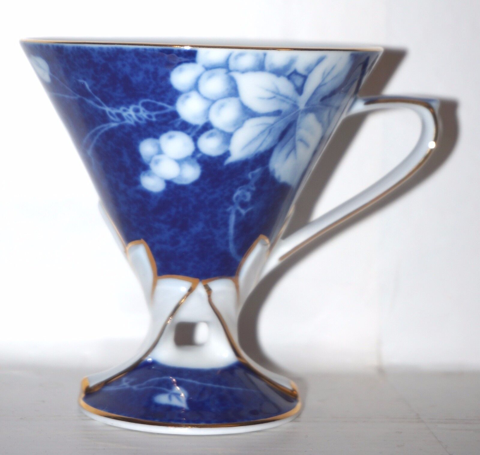 GRAPE BLUE cup by Naremoa Collection