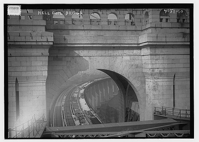 Photo:Hell Gate Bridge Under Construction New York City ca. 1907-15