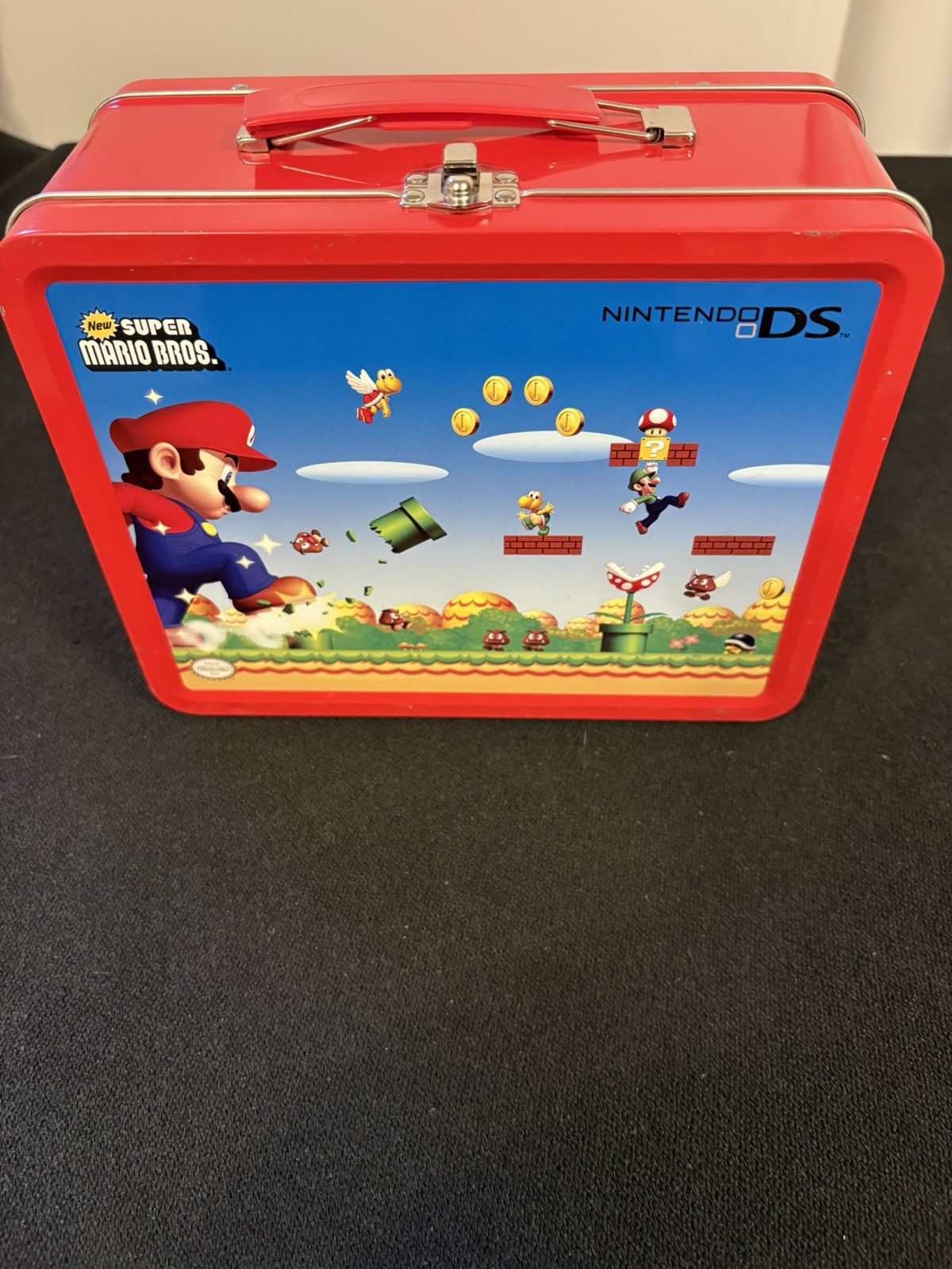 Super Mario Nintendo DS Lite Tin Lunchbox Storage Box  has accessories