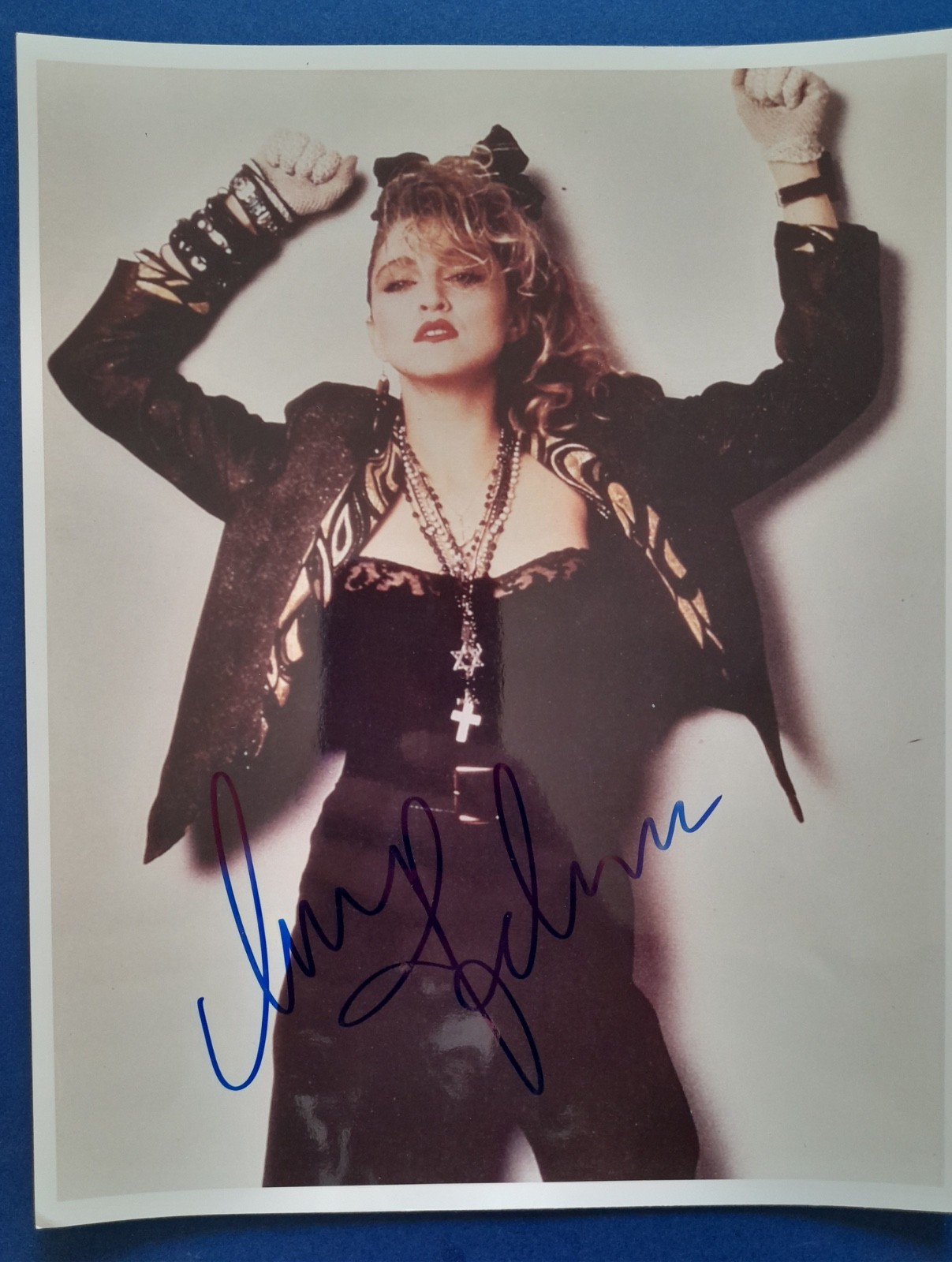 Madonna Signed Colour Photo – 10x8 Autograph – AFTAL COA Included
