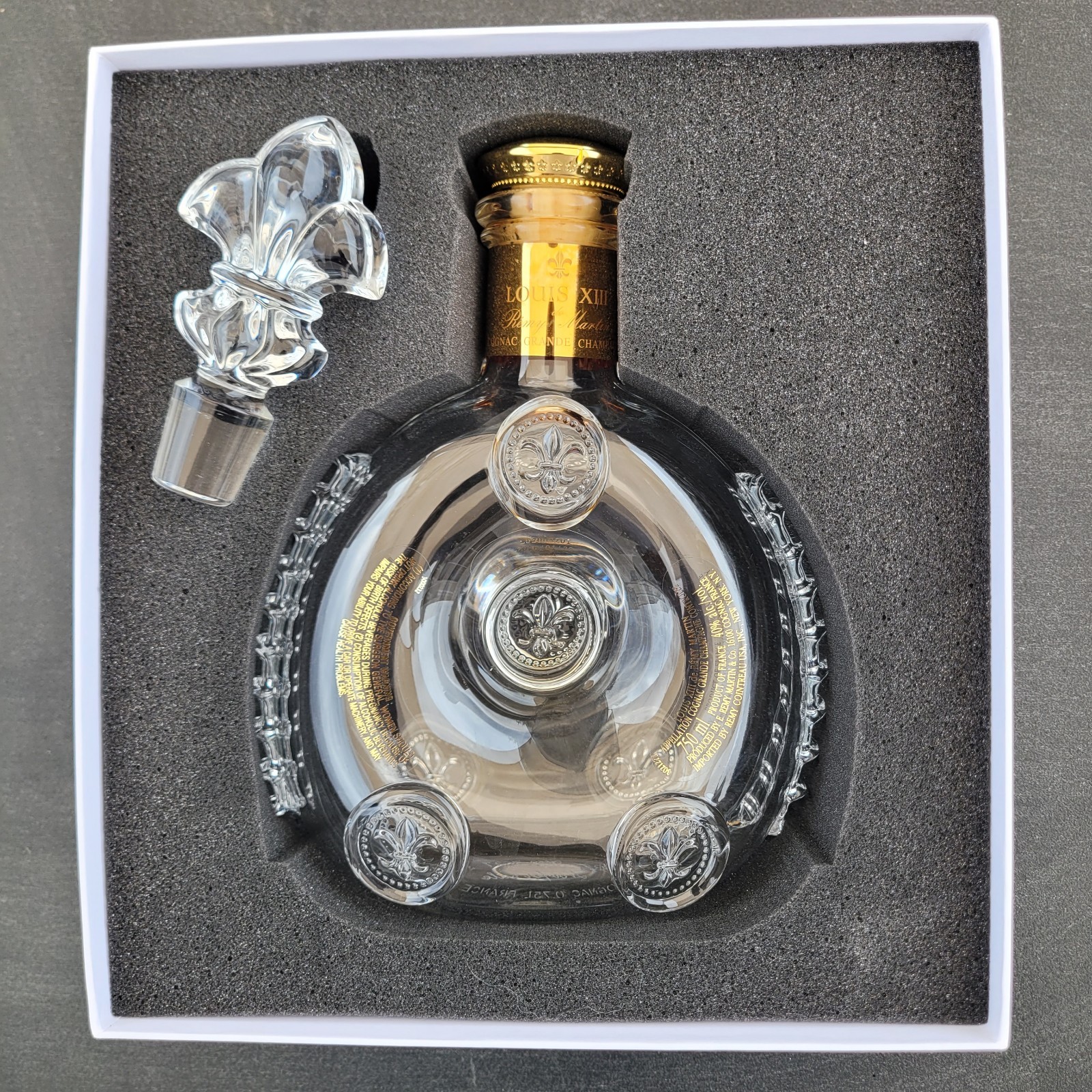 EMPTY Remy Martin Louis XIII Bottle Baccarat Crystal Decanter 750ml w 2 Stoppers