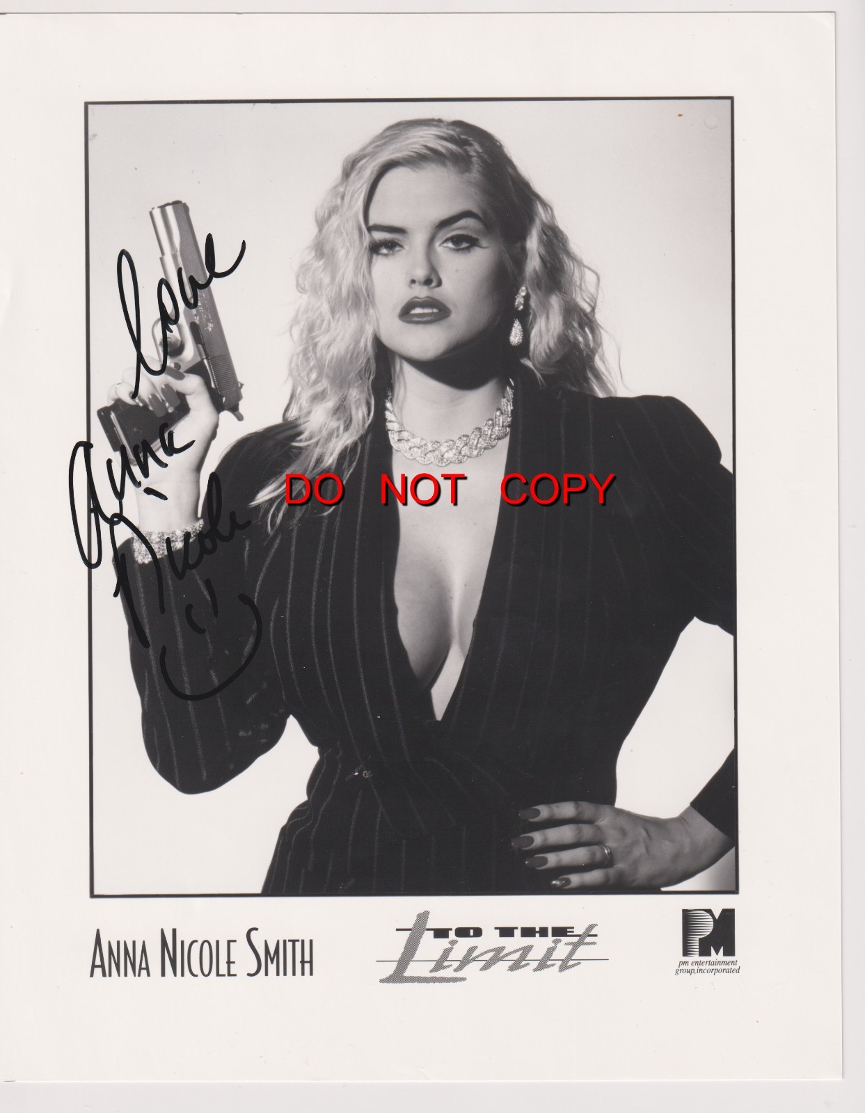 PMOY 1993 Anna Nicole Smith signed movie 8 x 10 photo. PMOY 1993 Anna Nicole Smith signed movie 8 x 10 photo.