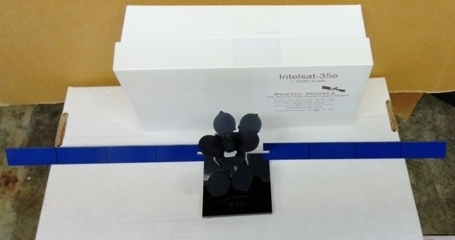 Satellite model Intelsat-35e 1/100 scale Limited Edition