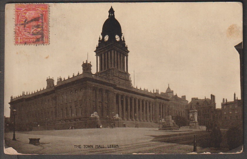 GB The Town Hall,Leeds vintage postcard