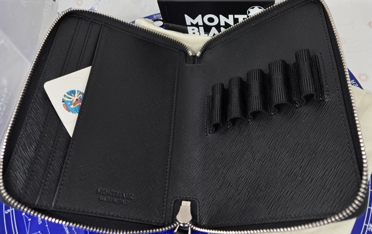 $440 MSRP - Montblanc 198364 5-pen black Sartorial zip pouch