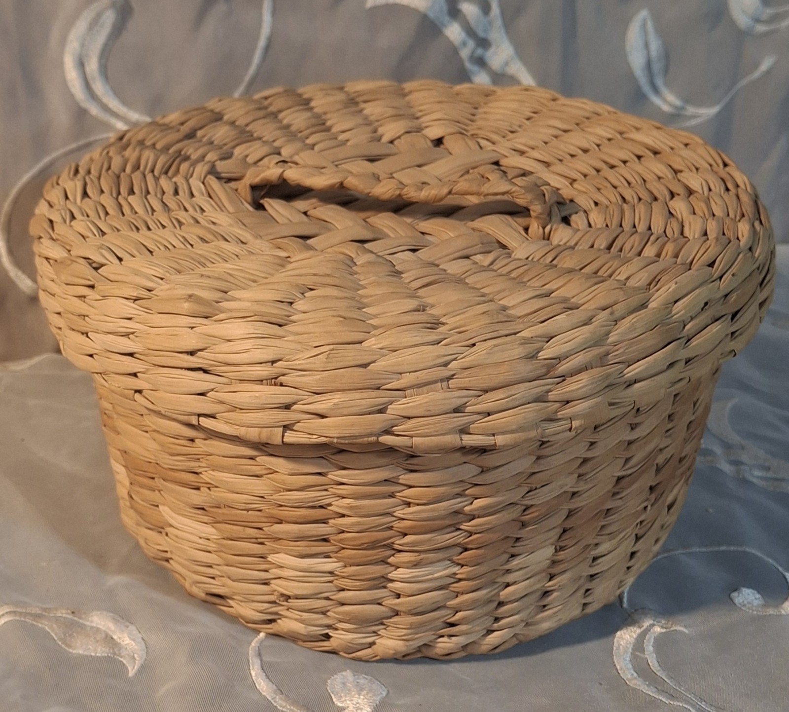 Round Woven Palm Leaf Storage Basket w/ Lid, Natural Brown, 9 in x 4 in, Mexico Round Woven Palm Leaf Storage Basket w/ Lid, Natural Brown, 9 in x 4 in, Mexico