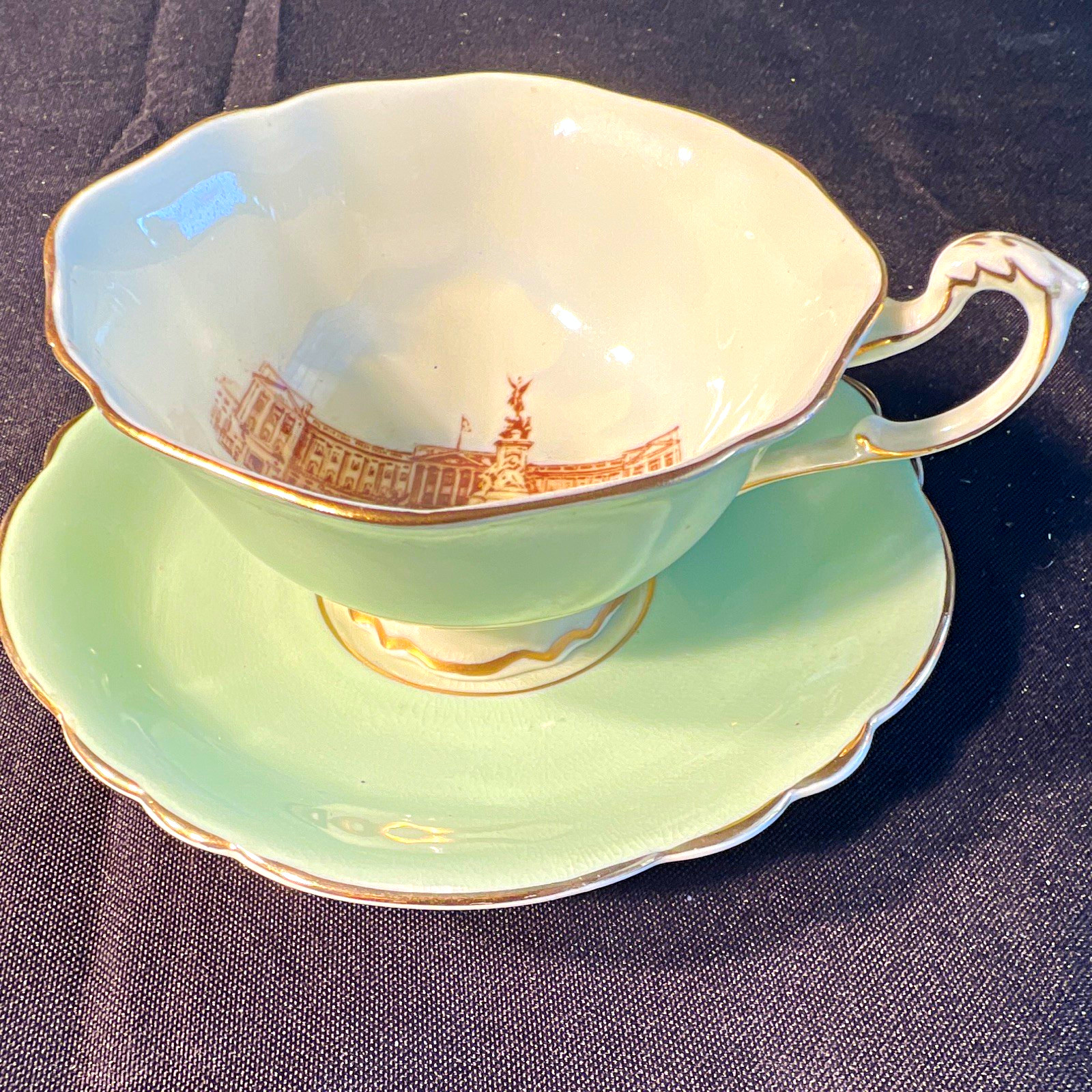 Paragon Fine Bone China Buckingham Palace London Pride Cup & Saucer Set