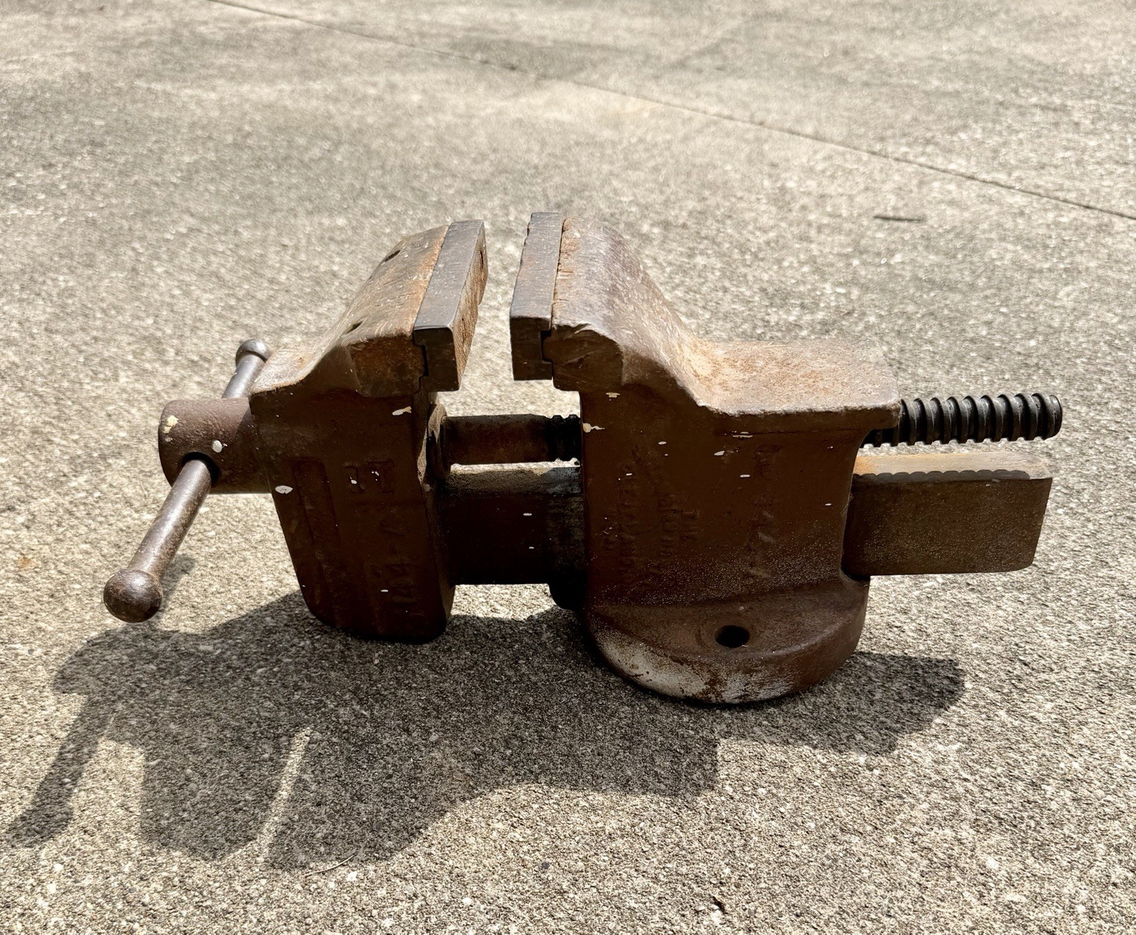 Vintage Columbian HDWE Co. Bench Vise 4 Inch Jaws No. 144-A Opens To 5”