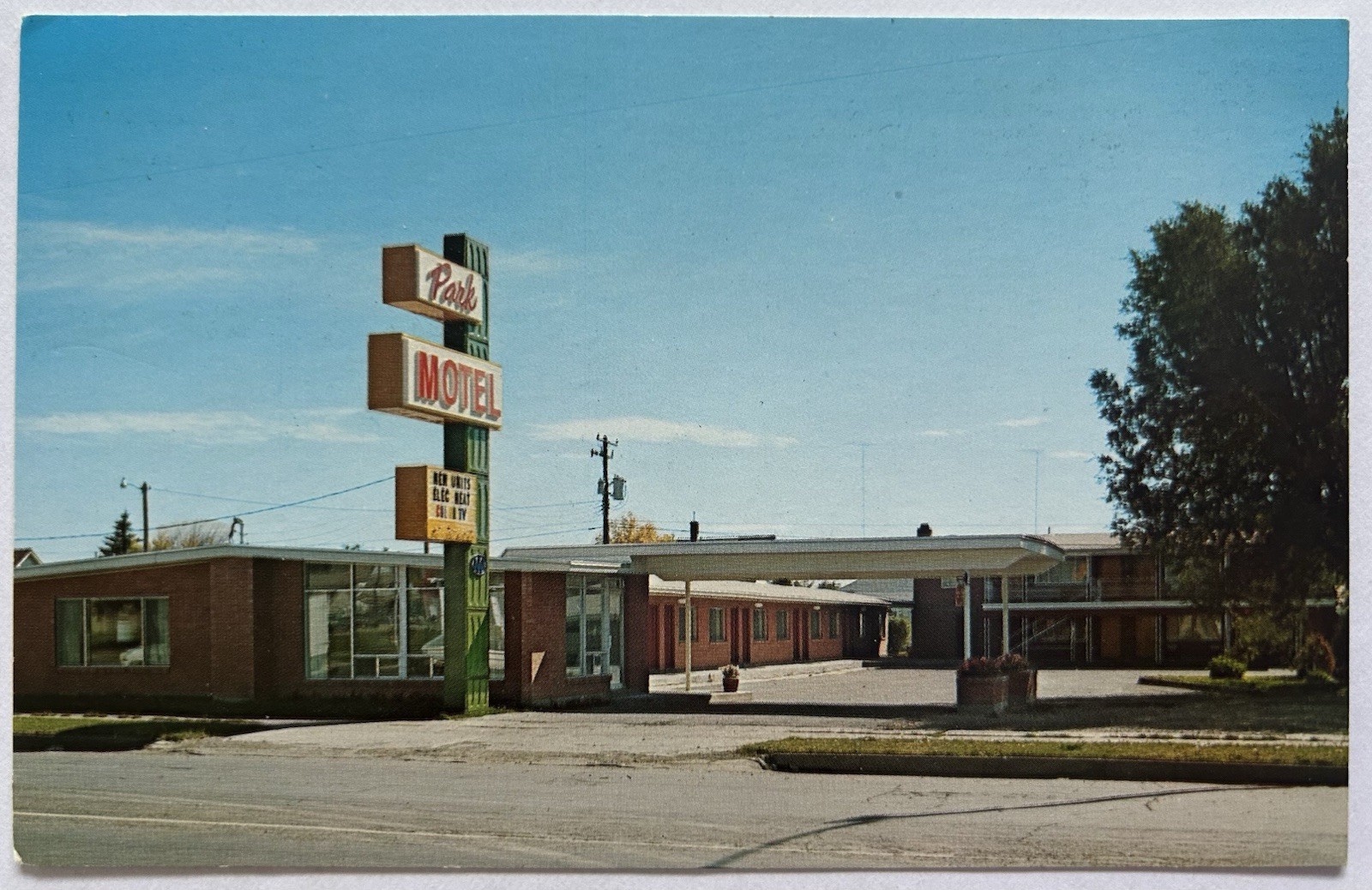 Park Motel Montpelier Idaho Postcard | Main Entrance Street View