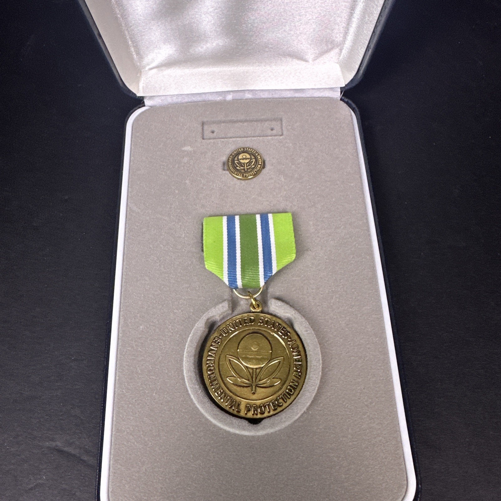 US EPA Bronze Medal Commendable Service Award w/ Lapel Pin & Original Case