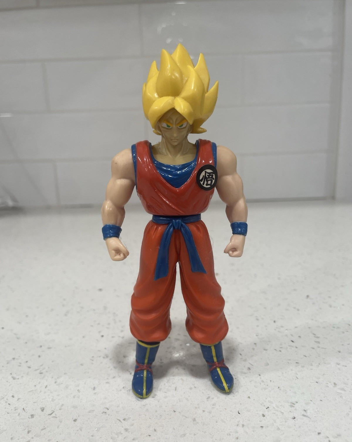 VINTAGE 1996 SUPER SAIYAN GOKU W/REMOVABLE SHIRT & ORIGINAL STICKERS