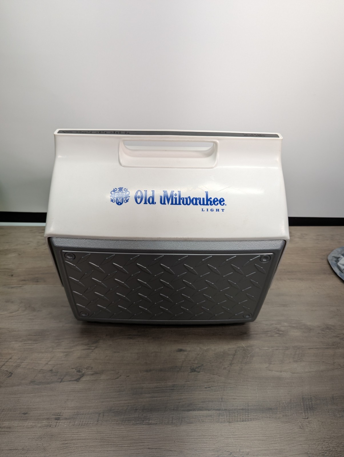 Old Milwaukee Beer RARE Igloo Playmate Armor Cooler Blue Logo Made In Usa 