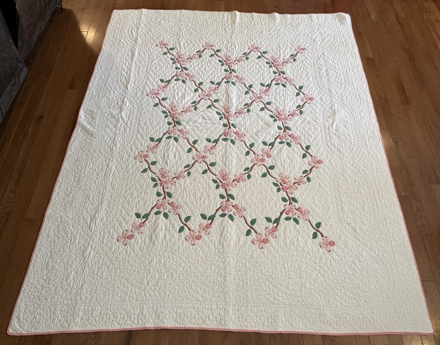 Vintage Pink & White Dogwood Quilt Hand Appliqued & Quilted 71x86 Full