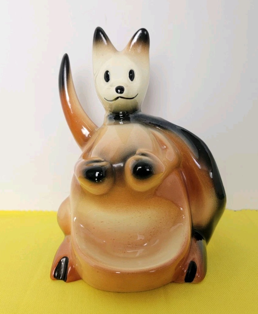 Vintage 1956 Fine Art Inc Ceramic Boxing Kangaroo Men\'s Dresser Valet - 1 Chip