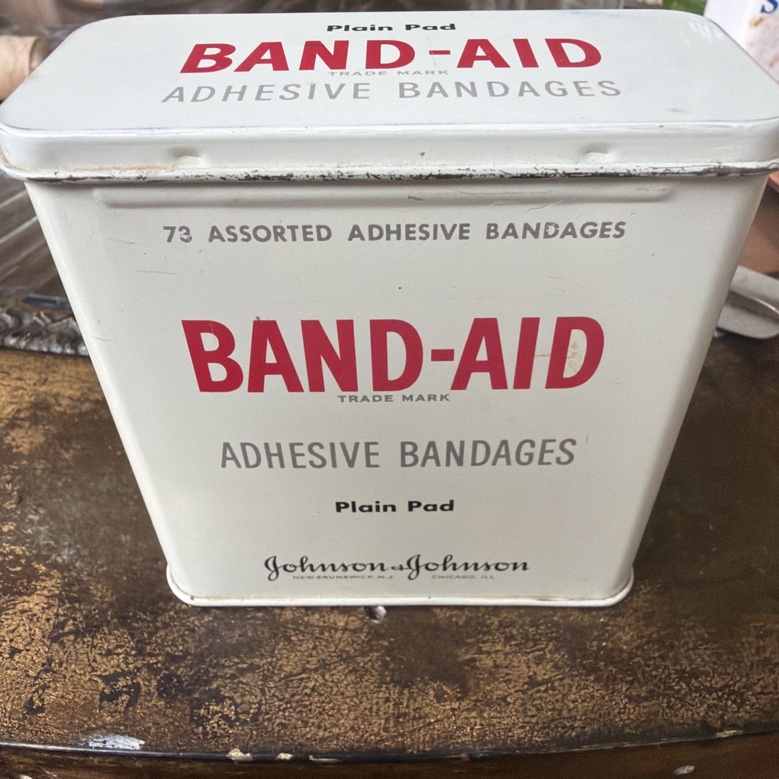 Vintage 1950's Johnson And Johnson Band Aid Tin Plain Pad 73 Assorted Bandages