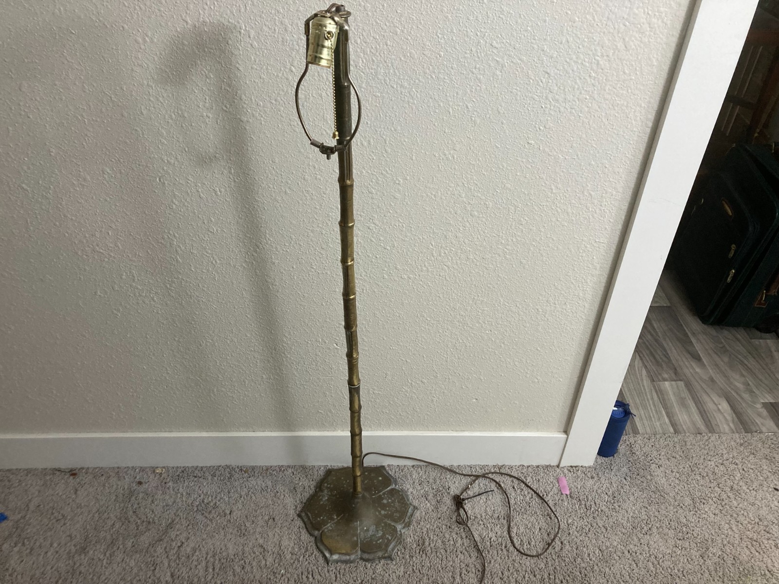 Vtg Brass Faux Bamboo Bridge Arm Floor Lamp Hollywood Regency Scalloped Base MCM Vtg Brass Faux Bamboo Bridge Arm Floor Lamp Hollywood Regency Scalloped Base MCM