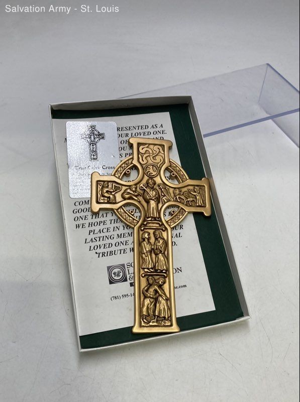Vintage 1999 True Celtic Gold Brass Christianity Religion Wall Cross