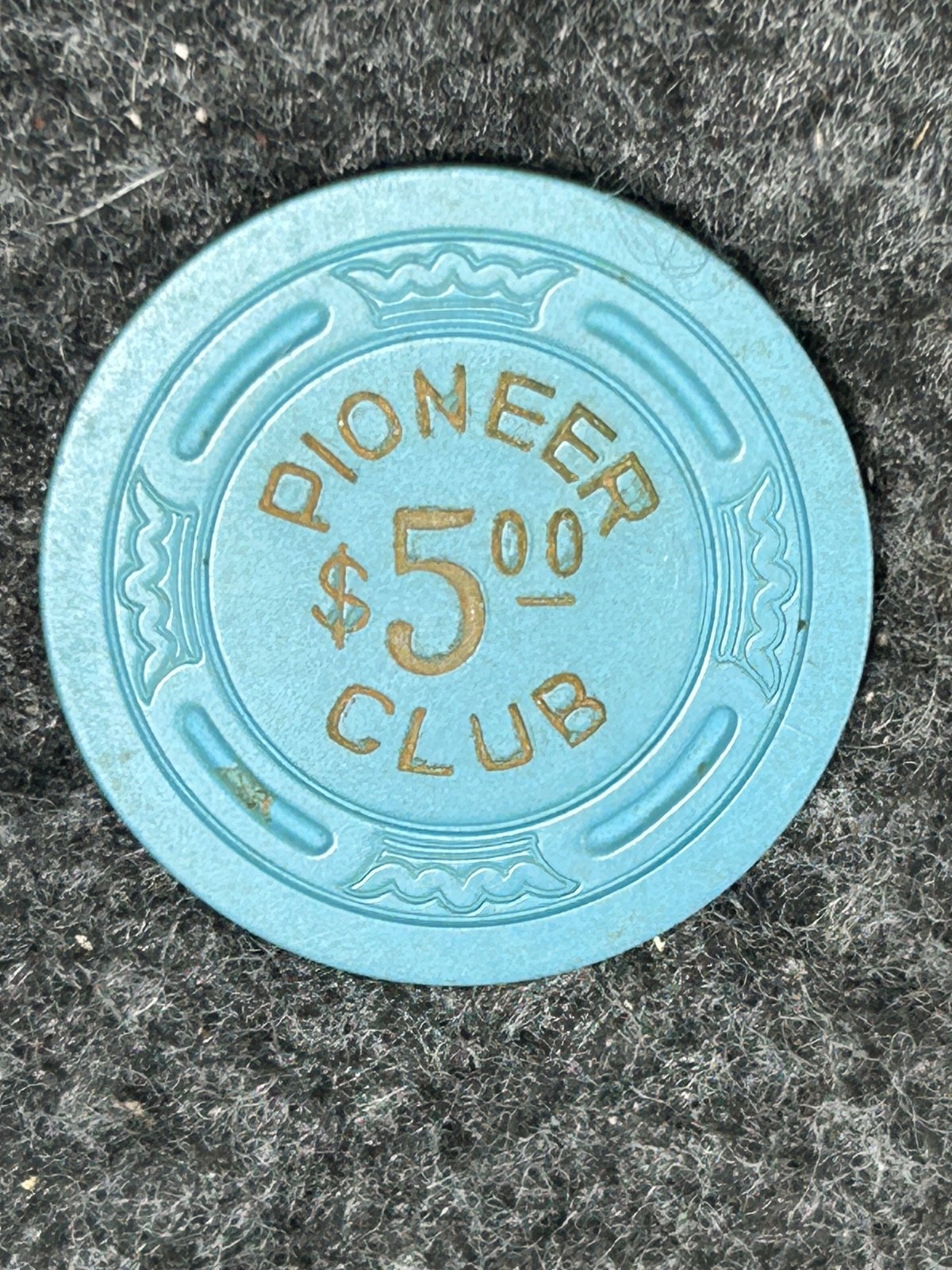 Vtg pioneer club Las Vegas $5 chip Blue 1940’s? Vtg pioneer club Las Vegas $5 chip Blue 1940’s?