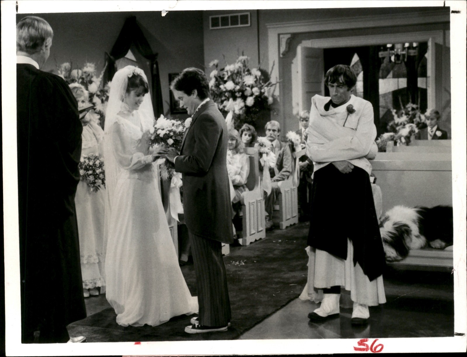1981 Press Photo Robin Williams, Pam Dawber, Mork and Mindy, The Wedding 1981 Press Photo Robin Williams, Pam Dawber, Mork and Mindy, The Wedding
