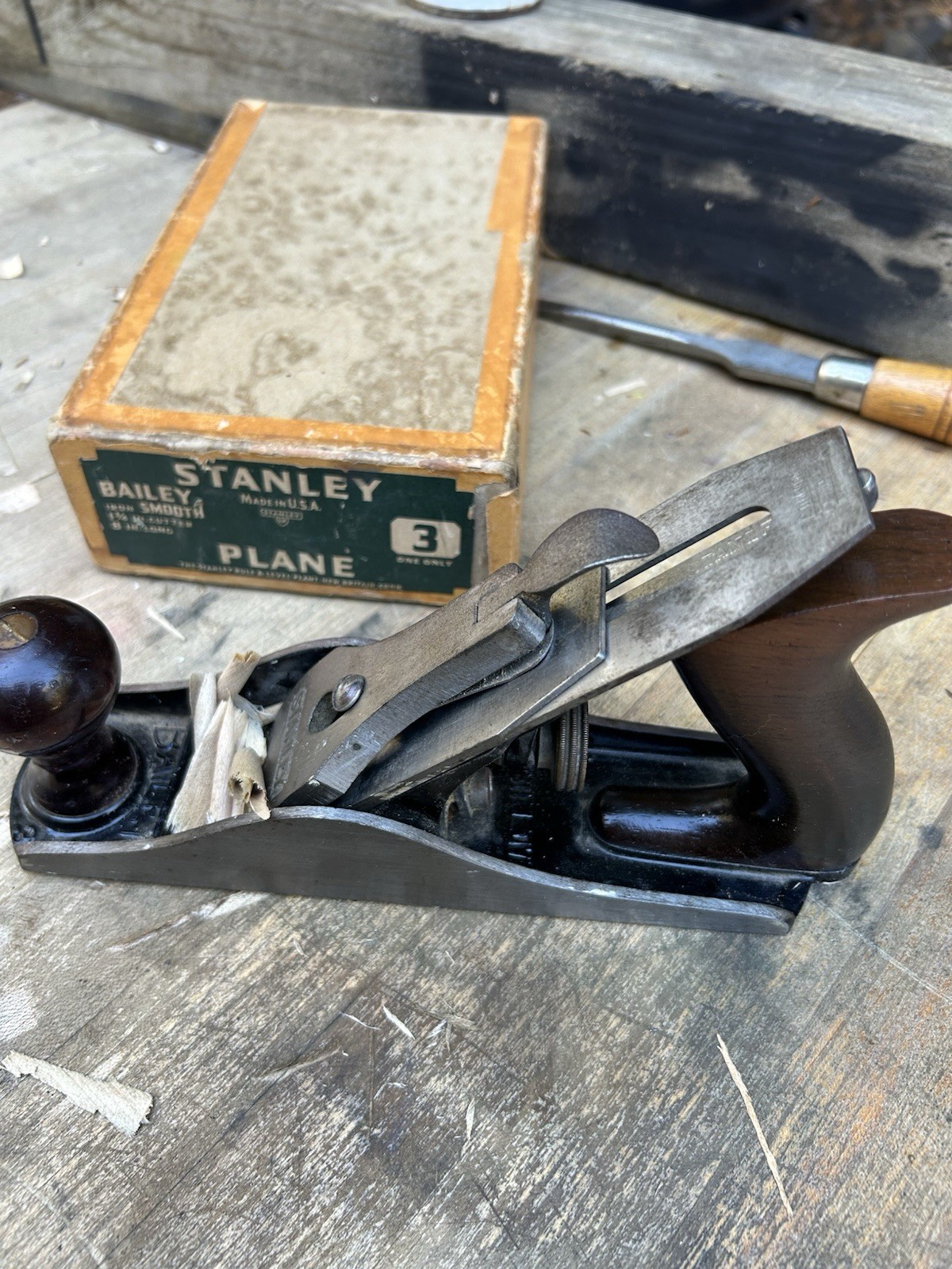 VINTAGE STANLEY BAILEY NO 3 PLANE IN ORIGINAL BOX. VINTAGE STANLEY BAILEY NO 3 PLANE IN ORIGINAL BOX.