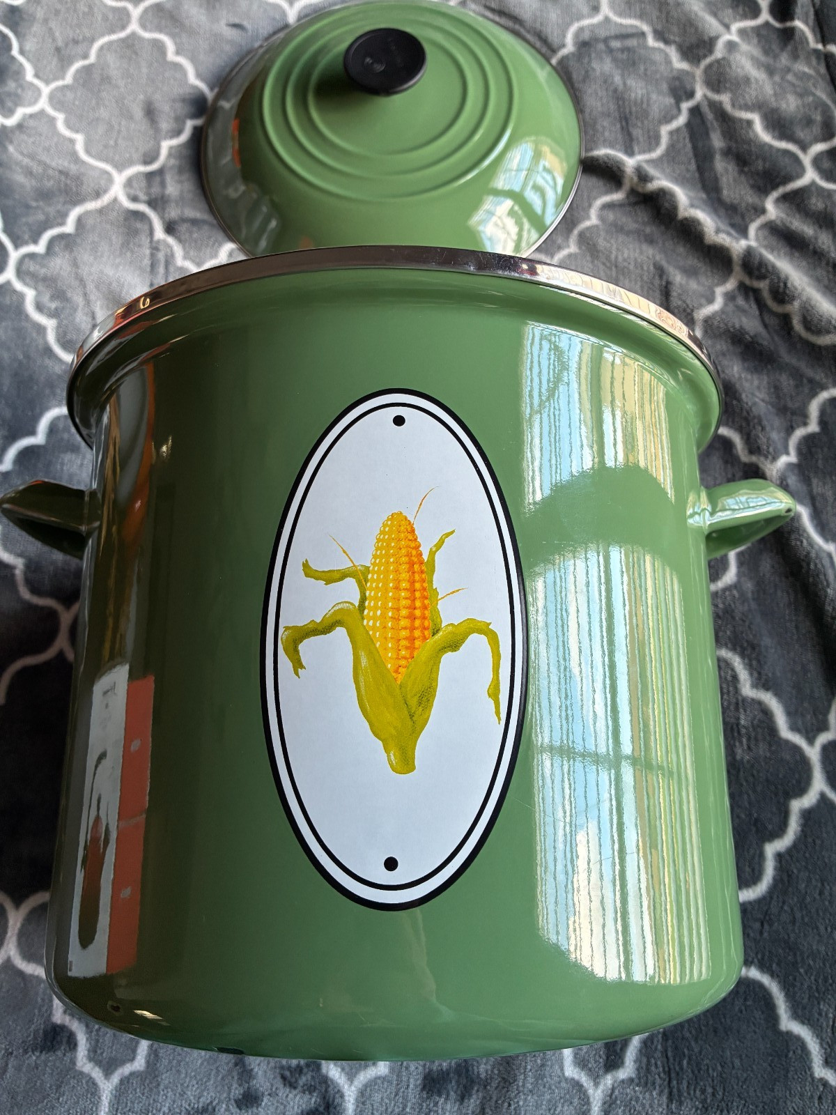 Le Creuset 12-Quart Green Stock Pot with Ears of Corn Design