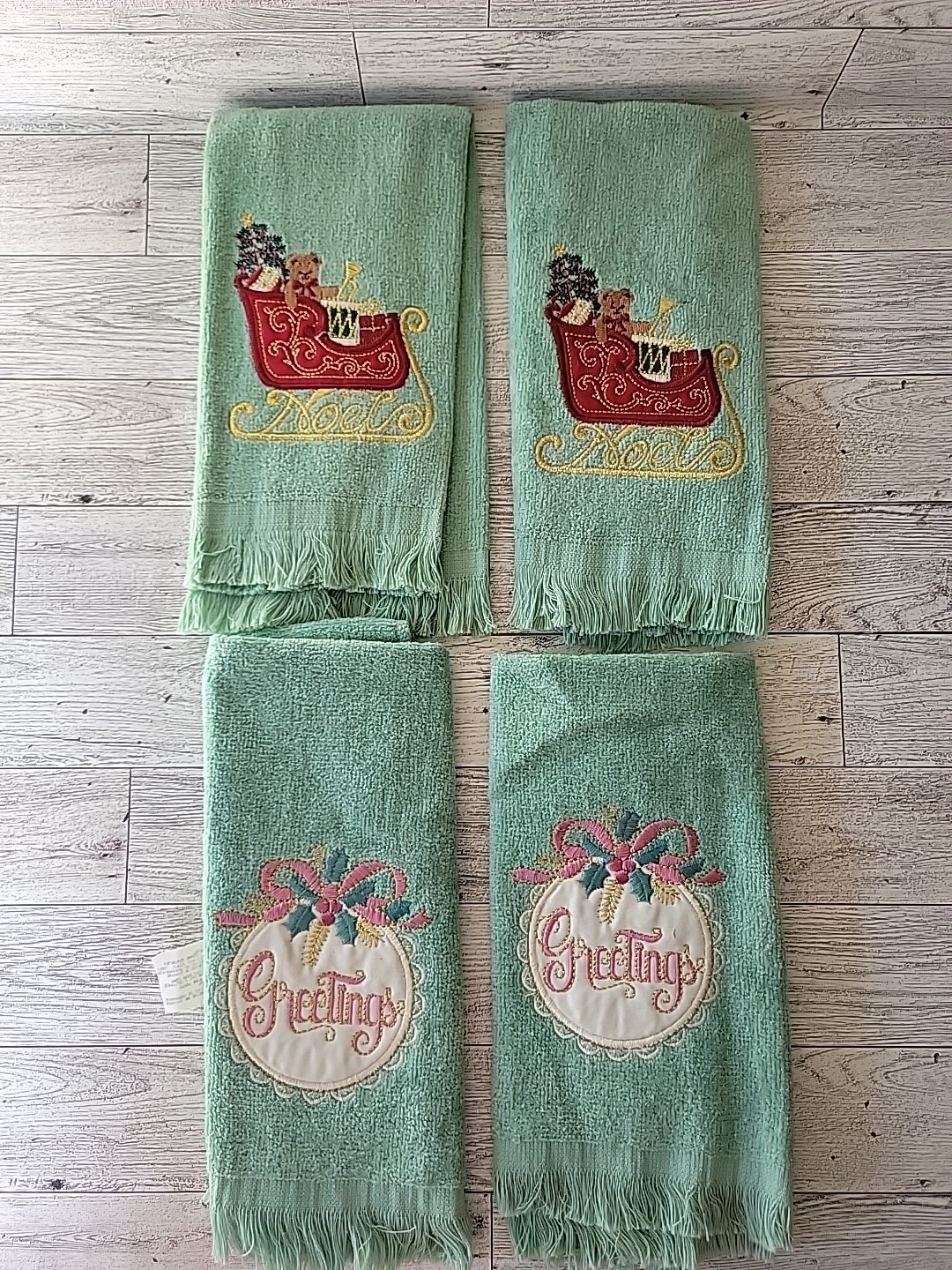 4 Vtg Christmas Tea Finger Guest Towels Pink Green Embroidered Noel Greetings 