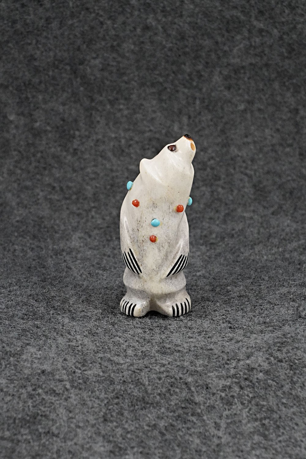 Bear Zuni Fetish Carving - Claudia Peina Bear Zuni Fetish Carving - Claudia Peina