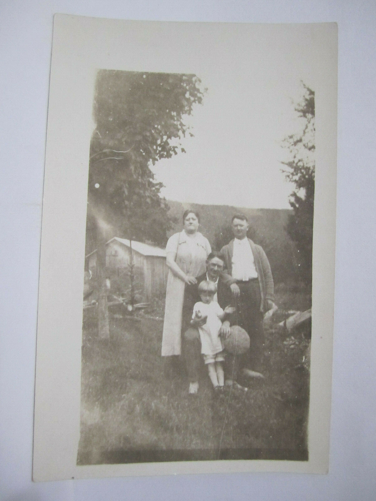 FAMILY OUTSIDE PORTRAIT MEN WOMEN CHILDREN REAL PHOTO POSTCARD 1920s RPPC