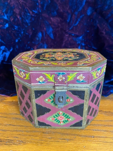 Vintage Unique Handcrafted Hand painted Wooden Trinket Box 3.5x4.5\ Vintage Unique Handcrafted Hand painted Wooden Trinket Box 3.5x4.5\