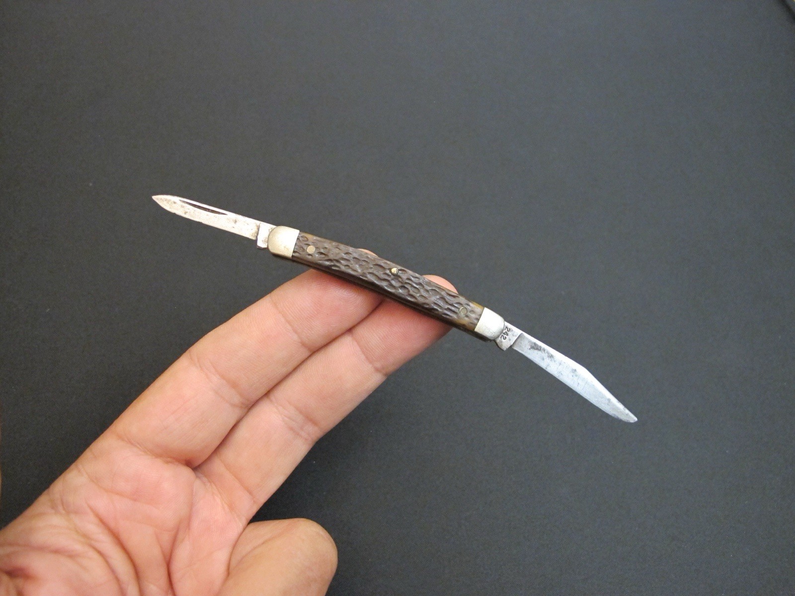 Vtg Small Western Cutlery Co. USA Model 242 Pocket Knife 2-5/8” Jigged Handles Vtg Small Western Cutlery Co. USA Model 242 Pocket Knife 2-5/8” Jigged Handles