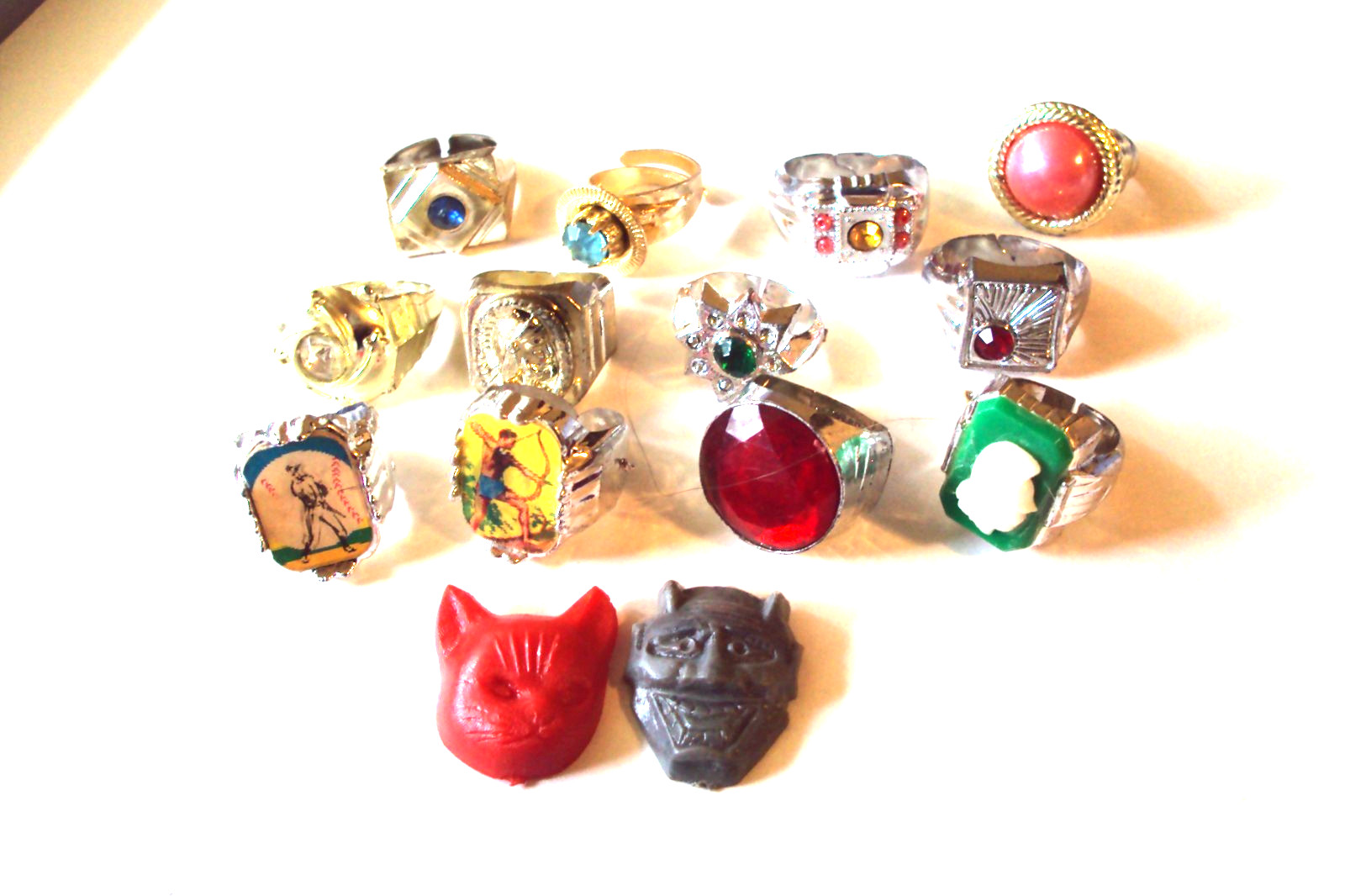 Vtg Gumball Charm Cracker Jack 60's HK LOT RINGS  Vending machine toys prizes