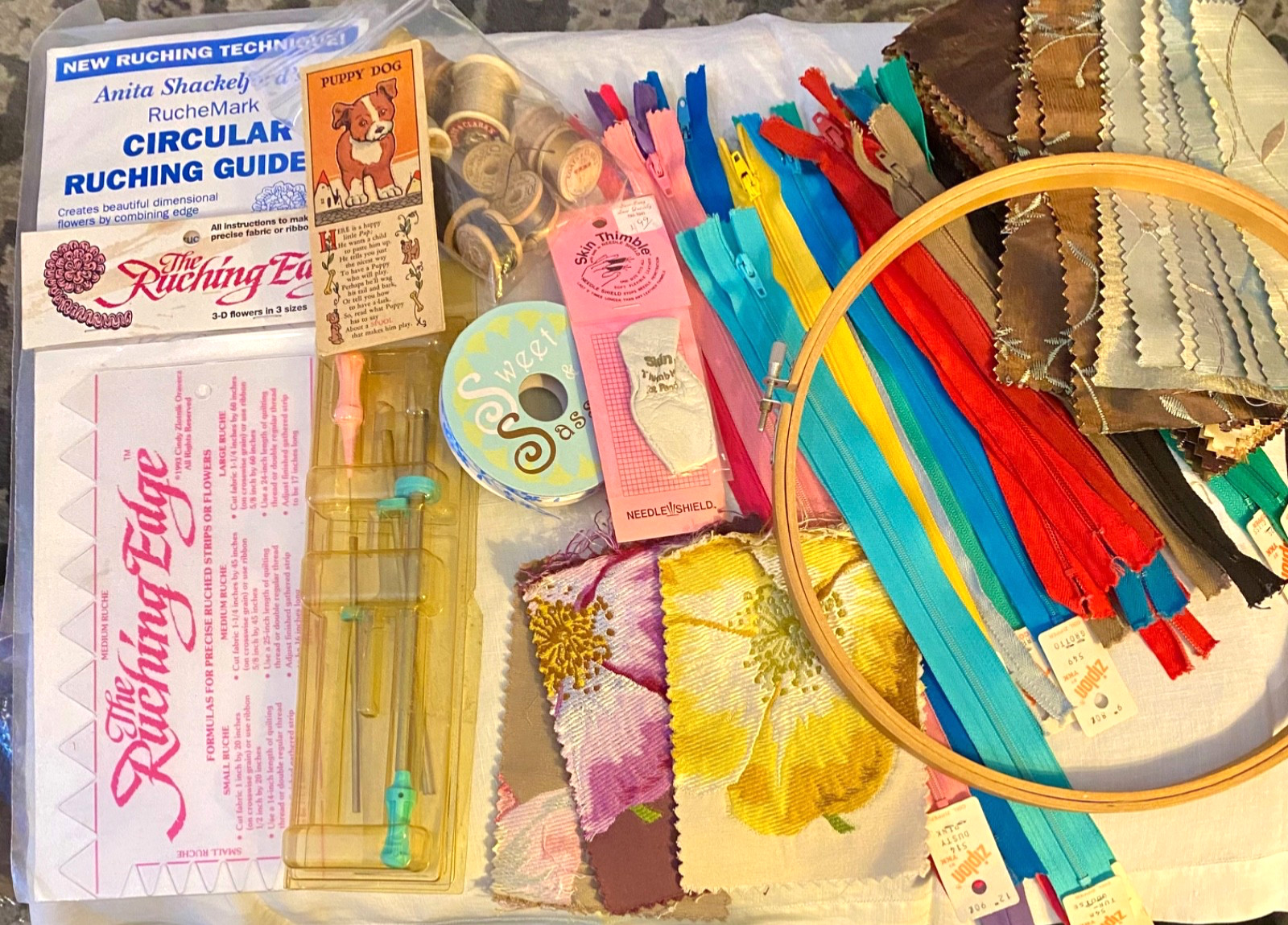 Vintage 23 Zippers Wood Spools Ribbon Mini Fast Turner Ruching Guides Sewing LOT Vintage 23 Zippers Wood Spools Ribbon Mini Fast Turner Ruching Guides Sewing LOT