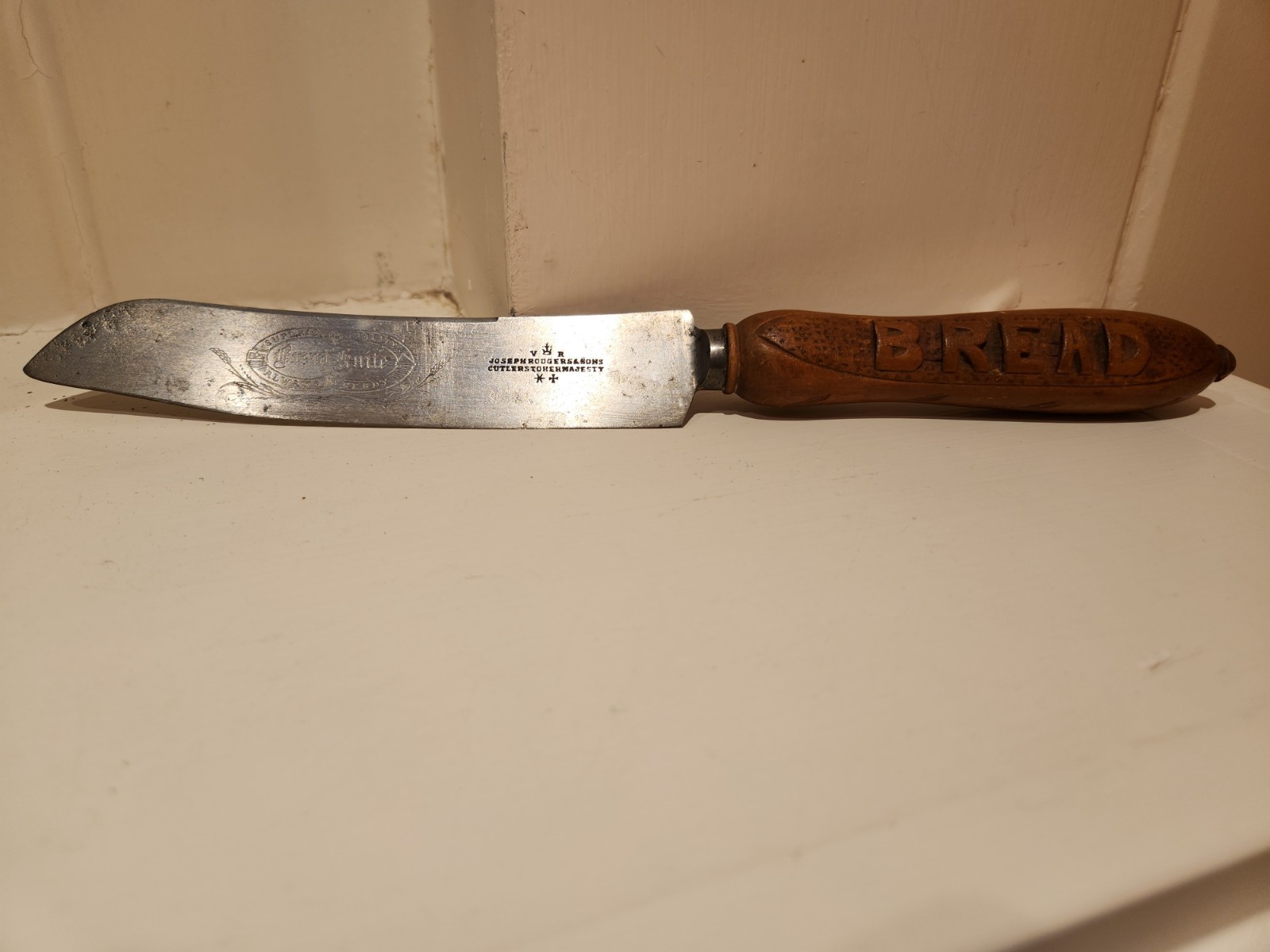 Antique Victorian Joseph Rodgers & Sons Sheffield Bread Knife - Carved Wood Hand