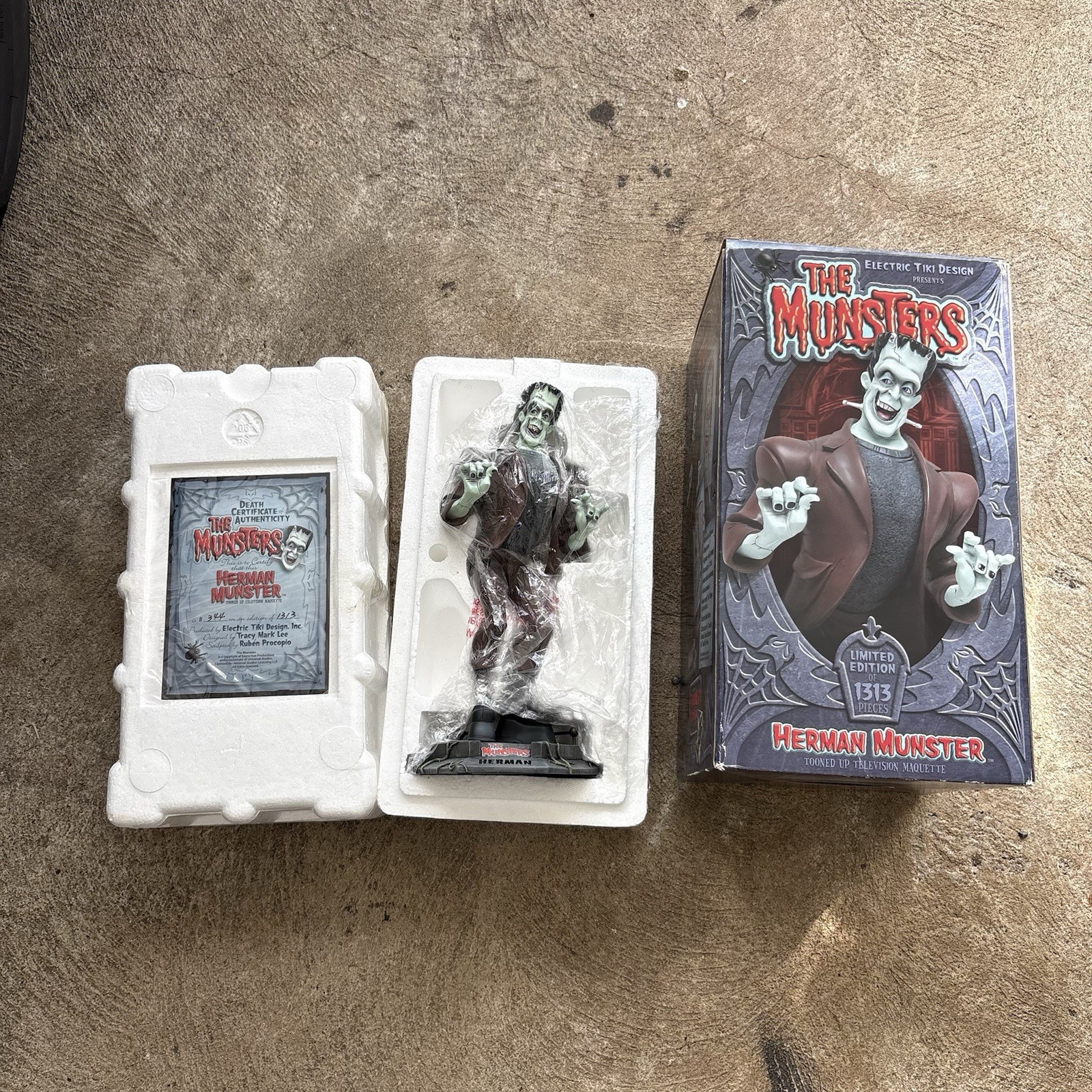 ELECTRIC TIKI Herman The MUNSTER MAQUETTE 2007 # 32/1313 STATUE Family MONSTERS ELECTRIC TIKI Herman The MUNSTER MAQUETTE 2007 # 32/1313 STATUE Family MONSTERS