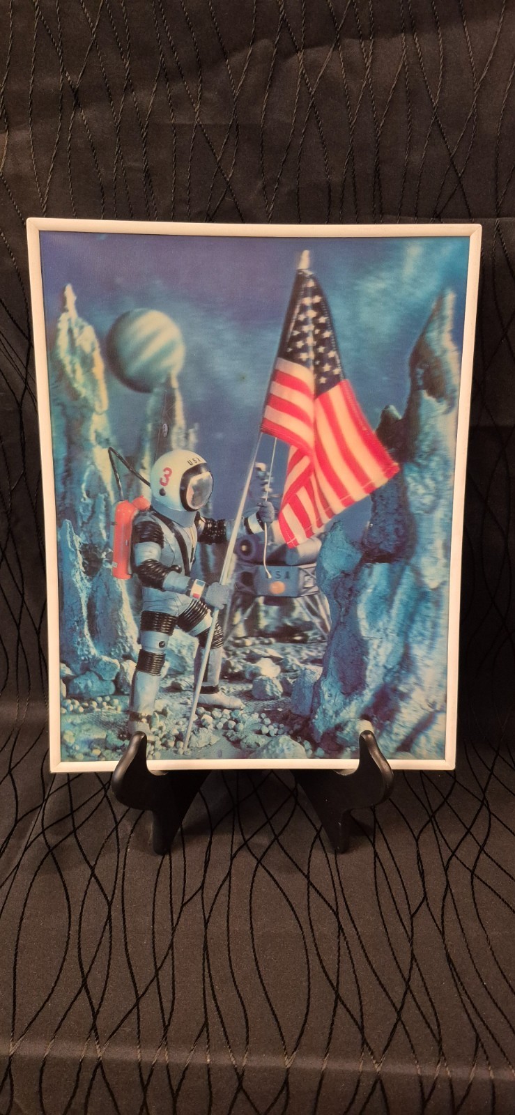 1966 W.C. Jones Lenticular 3D Picture - Astronaut planting flag-10\