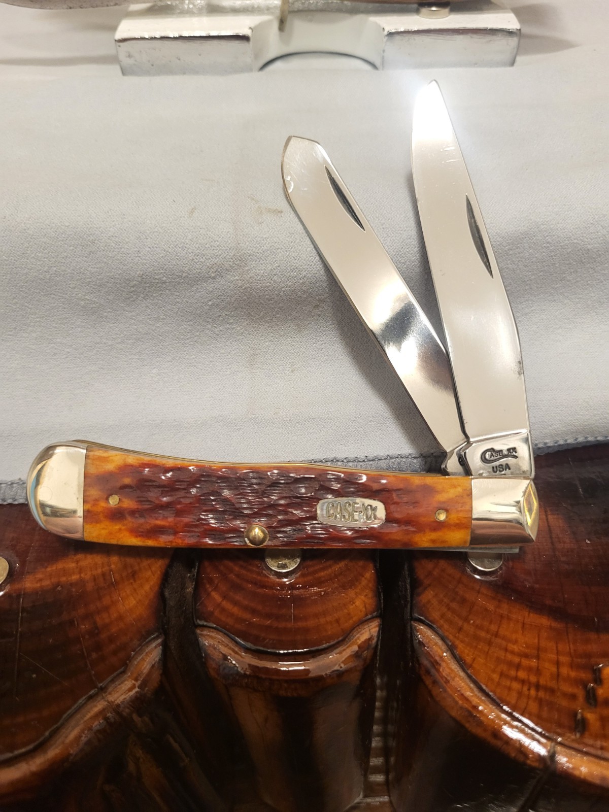1997 Case XX 6254 CV. Cheshnut Bone Trapper Never Used Or Sharpened. 1997 Case XX 6254 CV. Cheshnut Bone Trapper Never Used Or Sharpened.