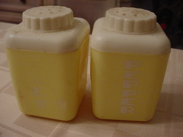 vintage 1950\'S PLASTIC SALT & PEPPER SHAKERS