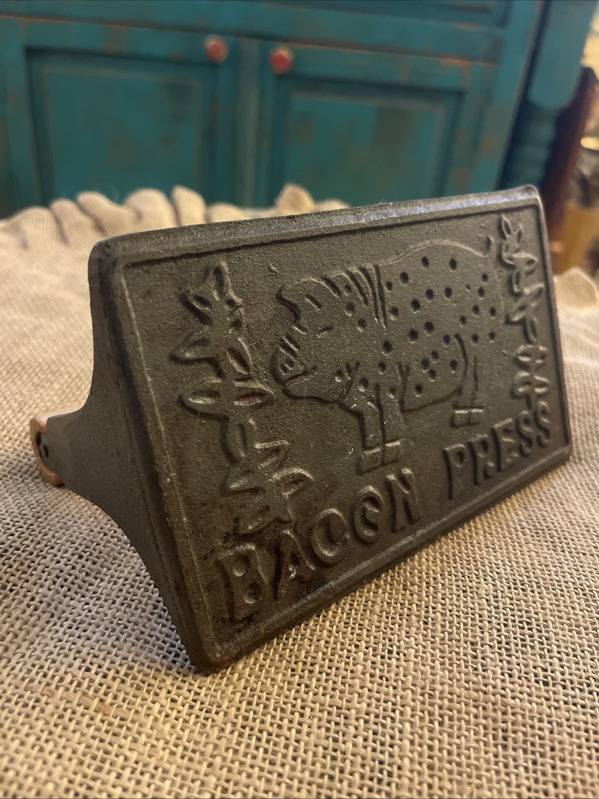 Vtg Cast Iron Home Town Grill Press Bacon Press Wooden Handle Pig Flowers