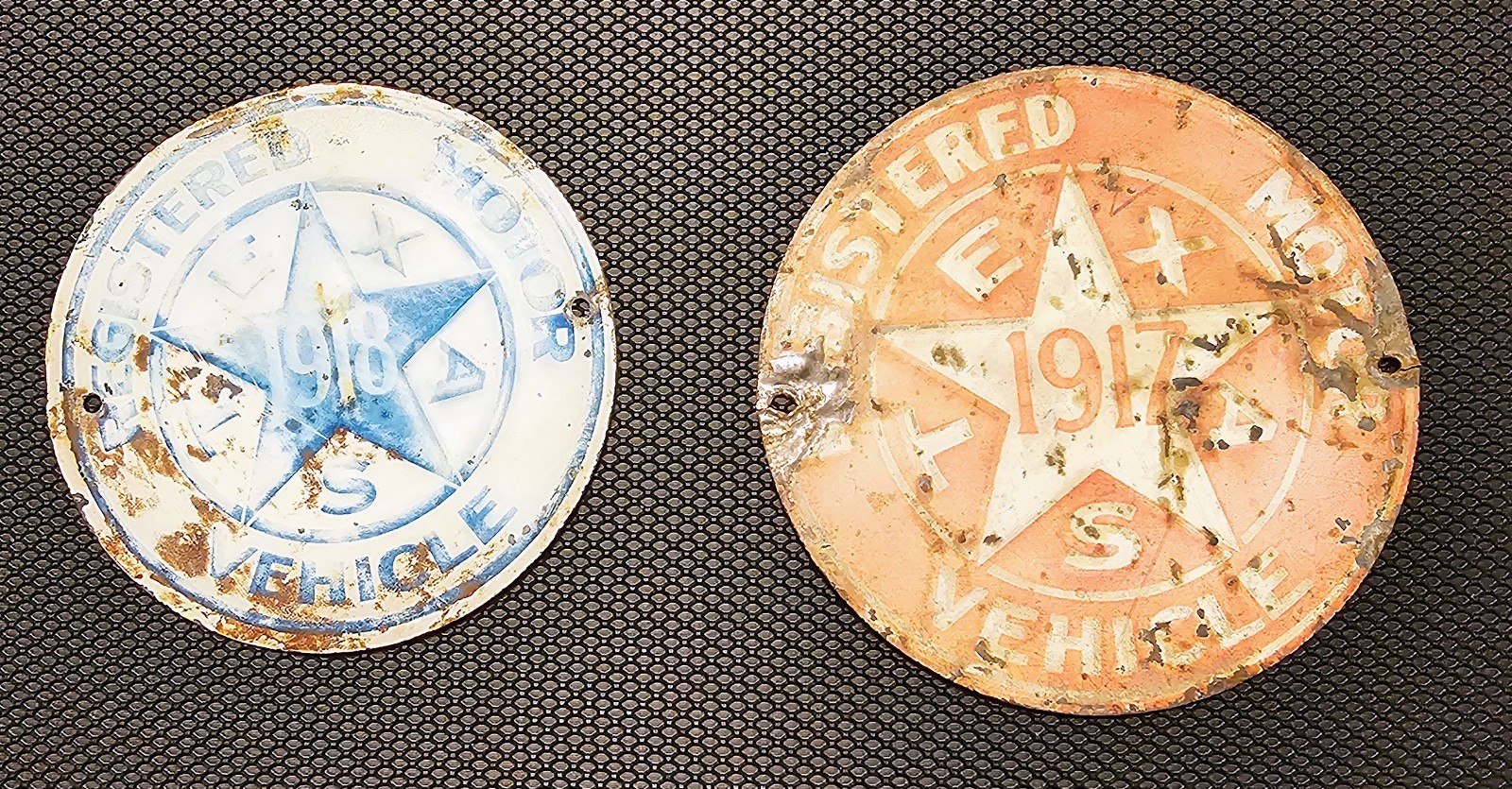 VINTAGE 1917 & 1918 TEXAS LICENSE PLATE RADIATOR SEAL