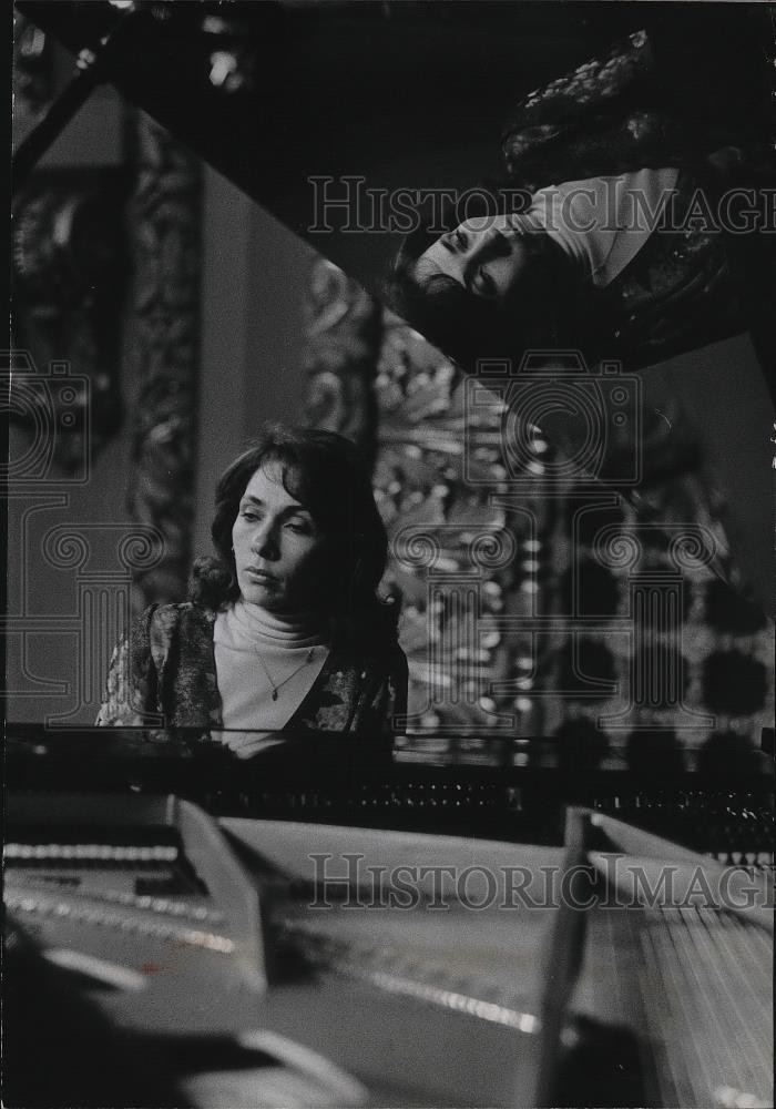 1977 Press Photo Pianist Ruth Laredo practices at the Pabst Theater. - mjp05385 1977 Press Photo Pianist Ruth Laredo practices at the Pabst Theater. - mjp05385
