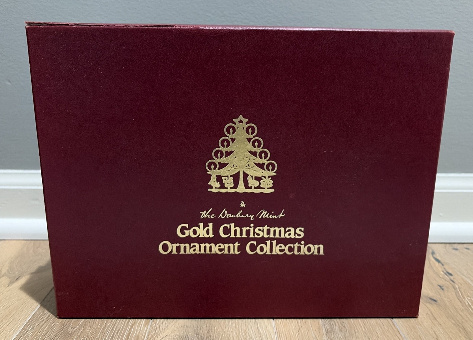 Vintage Danbury Mint Gold Christmas 12 Ornament Collection (READ)