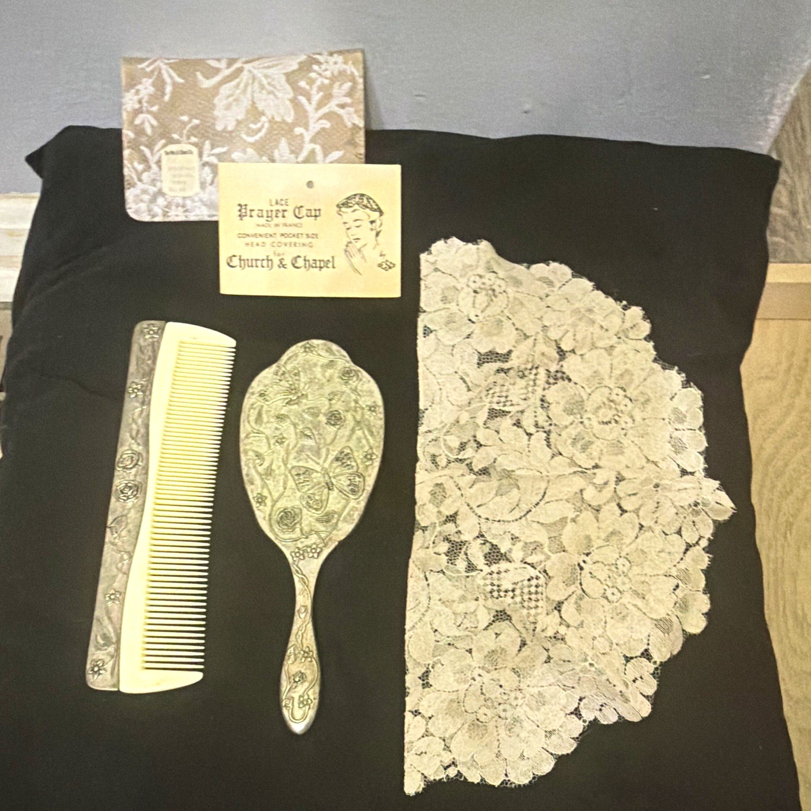 Vintage Metal Handheld Vanity Mirror & Comb Set, Floral Engraved Design Vintage Metal Handheld Vanity Mirror & Comb Set, Floral Engraved Design