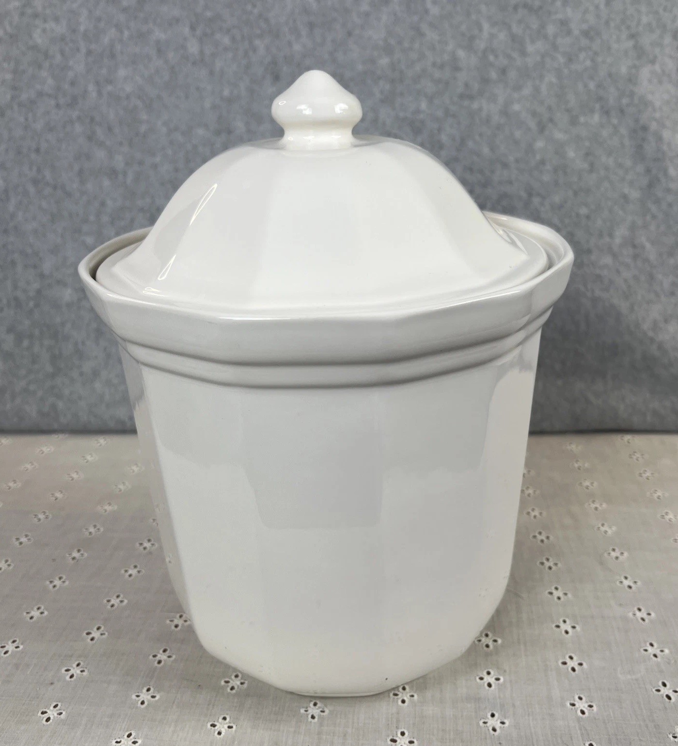 Vtg Pfaltzgraff Heritage White Extra Large Canister w/Lid Cookie USA 10 3/8”x 8”